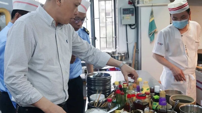 选择标准：安全、效率、成本